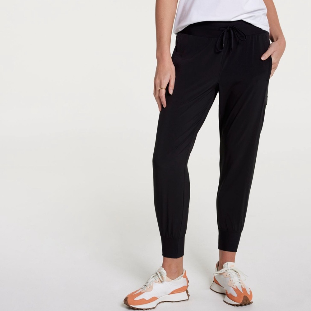 Calia Mid-Rise True Light Cargo Pocket Jogger Pants. Size L